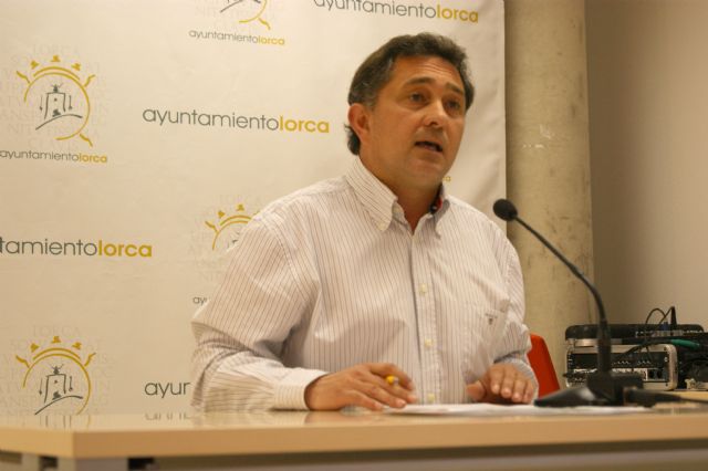 El Ayuntamiento de Lorca mejorará la iluminación de Jerónimo Santa Fé con 26 farolas similares a las de Lope Gisbert - 1, Foto 1