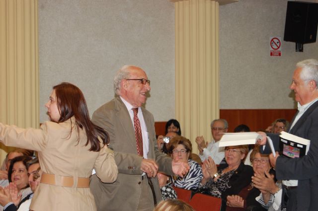Afluencia masiva de público en la presentación del libro Debajo de la sombra y del olvido - 2, Foto 2