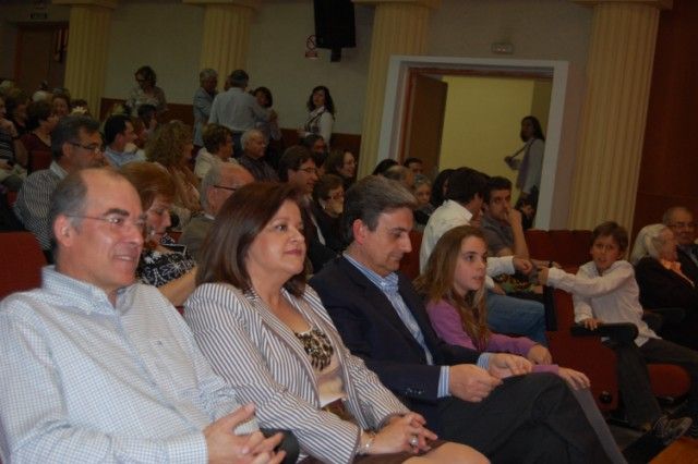 Afluencia masiva de público en la presentación del libro Debajo de la sombra y del olvido - 3, Foto 3