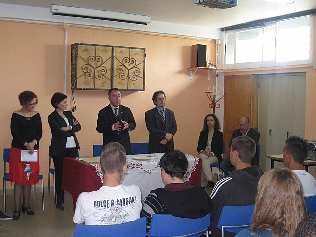 Campos entrega los premios del primer concurso de fotografía sobre el entorno social de los jóvenes en riesgo de exclusión - 1, Foto 1