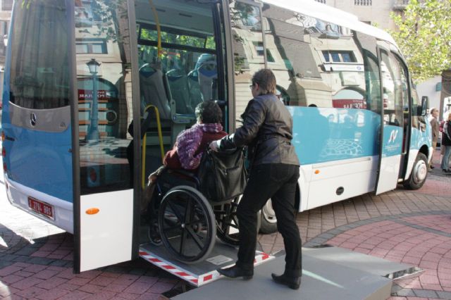Los conductores que no respeten a los discapacitados serán reprendidos con una tarjeta de advertencia - 1, Foto 1