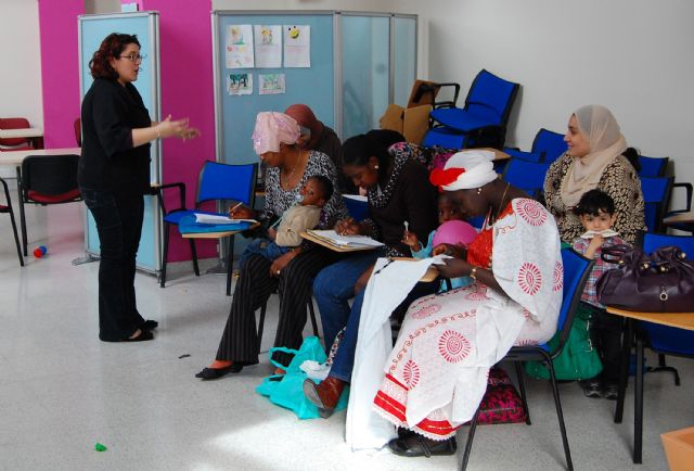 Las mujeres inmigrantes de Las Torres de Cotillas aprenden español - 1, Foto 1
