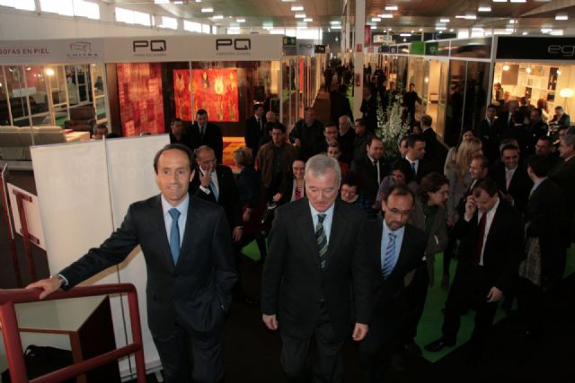 El alcalde acompaña a los industriales que exponen en la Feria del Mueble de Milán - 1, Foto 1
