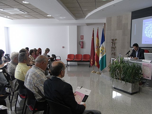 Expertos apelan a una ciudadanía más participativa y exigente para afrontar la crisis - 1, Foto 1