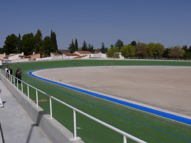 Concluyen los trabajos de pintura del velódromo municipal ´Bernardo González´ situado en la estacada - 1, Foto 1
