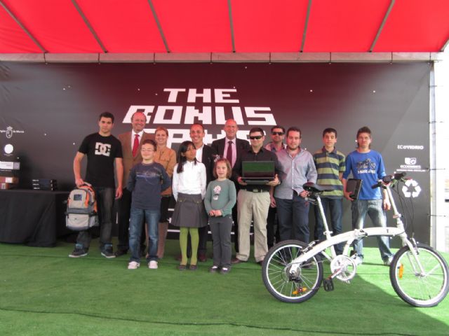 Entregados los premios de la campaña 'the bonus game' en la que resultaron premiados varios jóvenes Jumillanos - 1, Foto 1