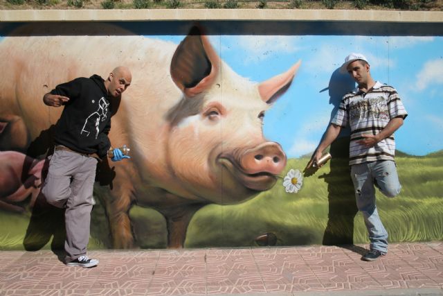ELPOZO ALIMENTACIN contrata dos graffiteros profesionales para decorar sus instalaciones, Foto 2