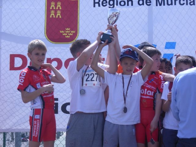 El Colegio Reina Sofía se proclamó subcampeón regional benjamín masculino por equipos en la final regional de duatlon de deporte escolar, Foto 4