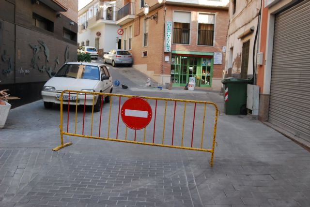 Puesta a punto las calles por las que pasan los recorridos de los desfiles de Semana Santa - 2, Foto 2