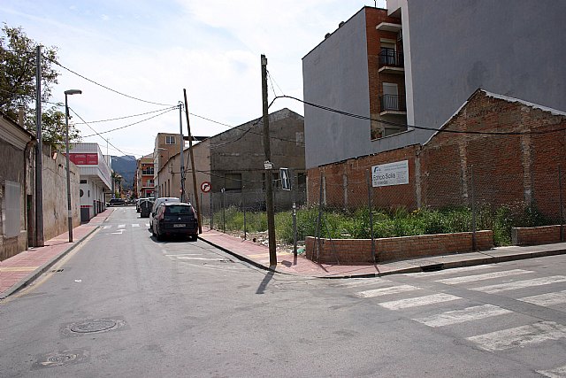 López propone convertir solares de barrios y pedanías en parques y zonas deportivas hasta que se edifiquen - 1, Foto 1