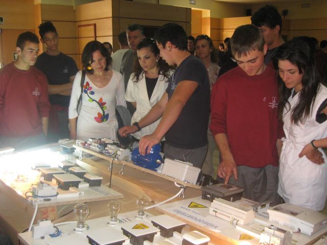 Los alumnos de Cualificación Profesional Inicial muestran sus conocimientos con una exposición - 1, Foto 1