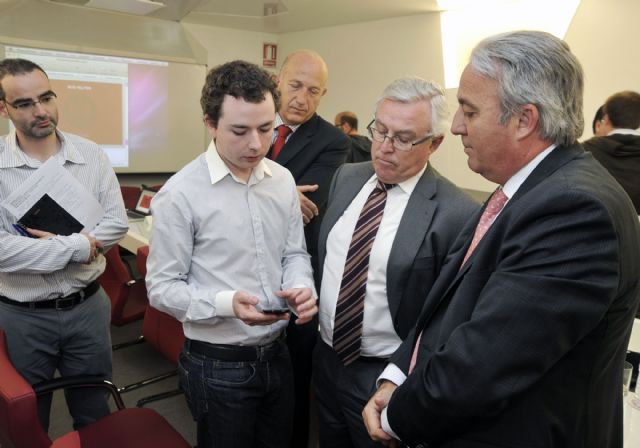 La Universidad de Murcia desarrolla un sistema para la consulta del transporte público en invidentes - 2, Foto 2