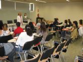 Más de veinte mujeres terminan un curso de inglés