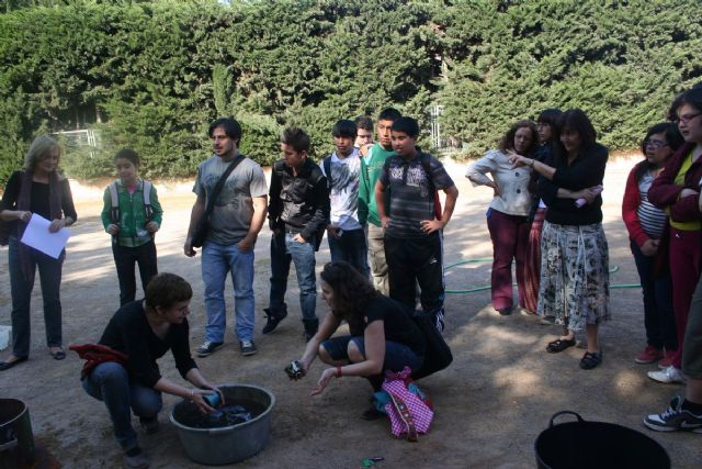Los alumnos del IES Ben Arabí aprenden el arte de la Cerámica Rakú - 4, Foto 4