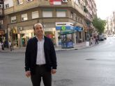 López propone crear entornos agradables para convertir Murcia en ciudad de compras e incentivar el pequeño comercio
