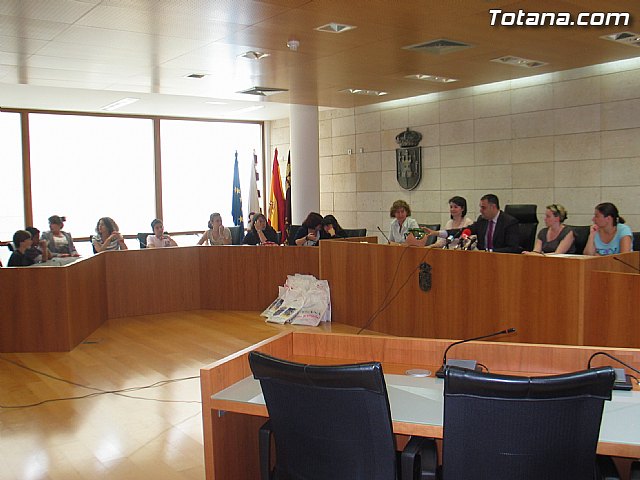 El alcalde y la concejal de Turismo reciben a los alumnos del IES 