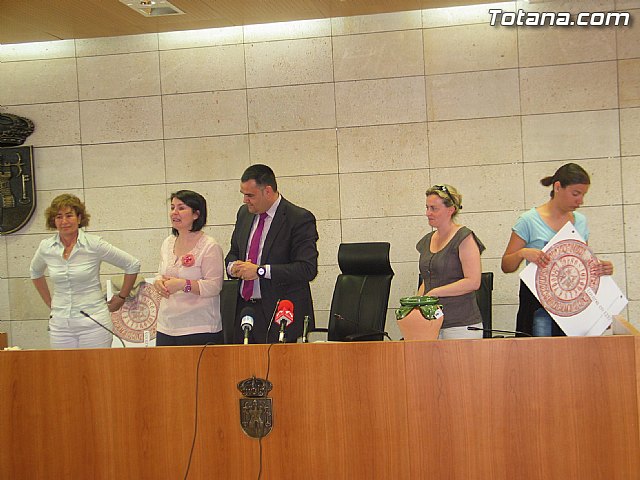 El alcalde y la concejal de Turismo reciben a los alumnos del IES 