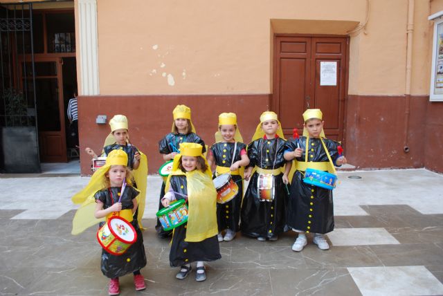 Los niños y niñas de Infantil del colegio San Pablo celebran Tamborada de Viernes de Dolores - 1, Foto 1
