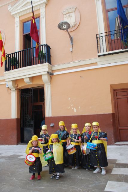Los niños y niñas de Infantil del colegio San Pablo celebran Tamborada de Viernes de Dolores - 2, Foto 2