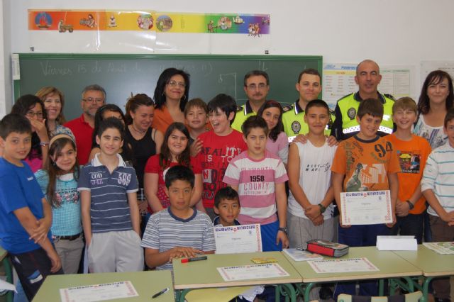 Los escolares del colegio Dolores Escámez de Lorquí, diplomados en educación vial - 2, Foto 2