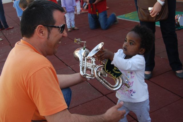 Los alumnos de la Escuela Infantil Clara Campoamor y los del CAI Pepita López conocen la Semana Santa de Totana con procesiones infantiles, Foto 3
