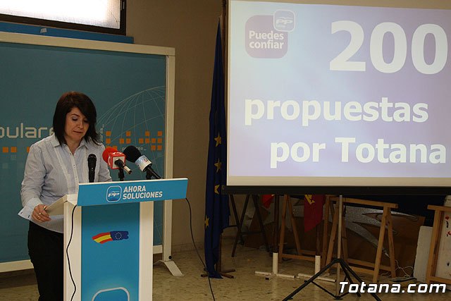 La candidata del PP a la alcaldía de Totana presenta el documento que recoge las 200 propuestas para Totana, Foto 2