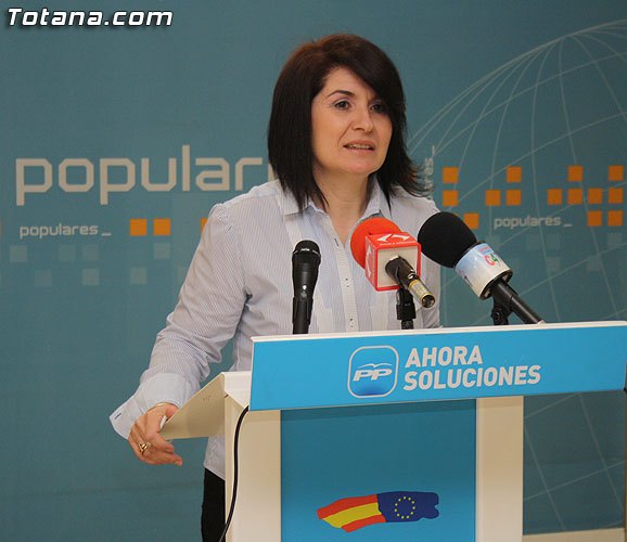 La candidata del PP a la alcaldía de Totana presenta el documento que recoge las 200 propuestas para Totana, Foto 3