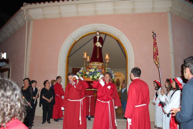 El Santísimo Cristo de la Salvación desfila en la Barriada Virgen del Oro - 2, Foto 2
