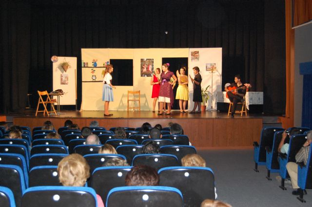 El grupo de teatro IES Villa de Alguazas representan La zapatera prodigiosa - 2, Foto 2