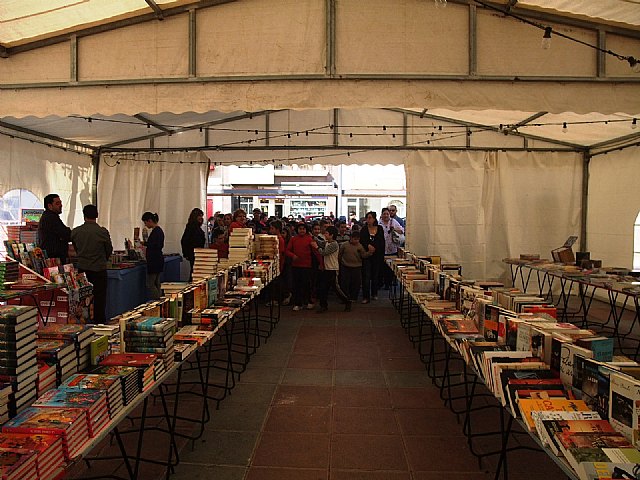 La XVIII Feria del Libro de Santomera finaliza con la venta de cerca de 3.000 ejemplares - 1, Foto 1