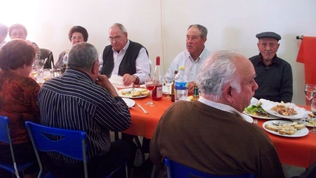 Los socios de la Tercera Edad del Paretón-Cantareros disfrutaron de una comida de convivencia, Foto 2