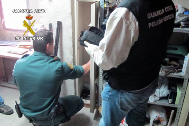 La Guardia Civil desmantela un polvorín clandestino en la comarca del Noroeste - 1, Foto 1