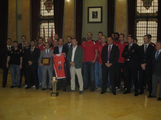 El Alcalde felicita al CB Murcia por su ascenso a la ACB - 1, Foto 1