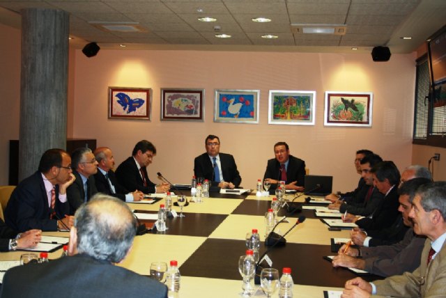 Los acompañantes de invidentes y personas con movilidad reducida en silla de ruedas podrán acceder gratis al autobús - 1, Foto 1