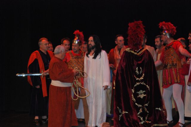 El Teatro Cervantes acogió el Auto del Prendimiento y la Bocina - 4, Foto 4