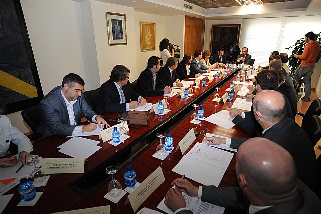 La Comunidad impulsa cuatro líneas de actuación para el desarrollo de nuevas oportunidades de cooperación empresarial en los clúster - 2, Foto 2