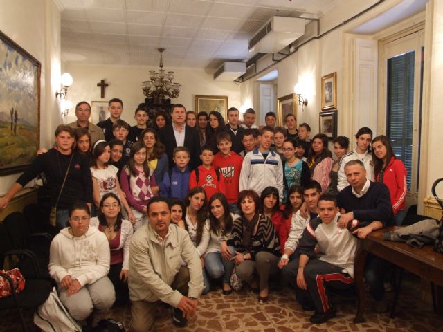 Veinte niños italianos participan en un intercambio escolar en Blanca - 1, Foto 1