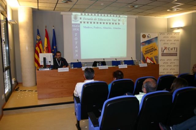 The Local Police of Totana assists II participates in technical conferences and road safety education in the city of Denia, Foto 2