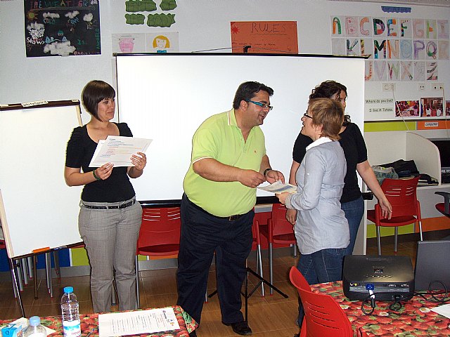 It closes the Volunteer Management Course developed by "The Candle", Foto 3