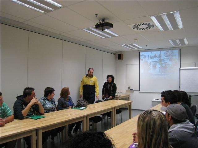 Los participantes en el taller de Búsqueda Activa de Empleo visitan las dependencias de personal de Ikea, Foto 3