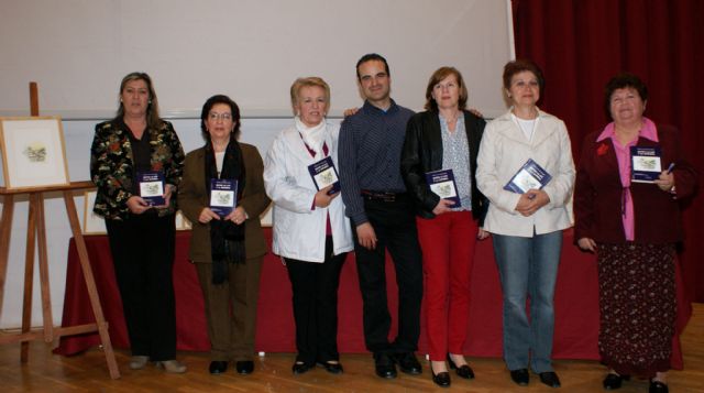 Más de 200 personas asistieron a la presentación del libro ´Entre la luz y la sombra´ de la poeta lumbrerense María Luca de Fulcara - 2, Foto 2