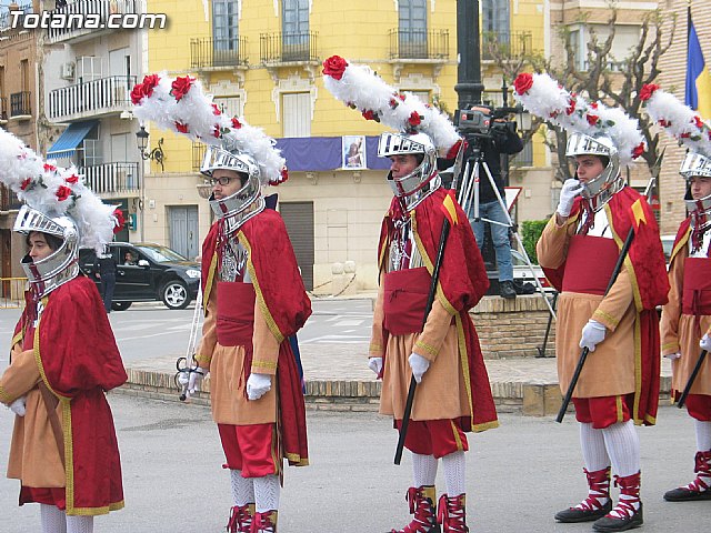 El alcalde de Totana hizo la tradicional entrega de la bandera a Los Armaos - 7
