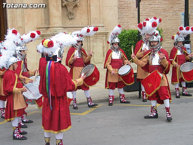 El alcalde de Totana hizo la tradicional entrega de la bandera a Los Armaos - 11