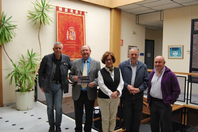 Concha Fernndez, de Salamanca, ganadora del XI Alfonso Martnez-Mena  Jos Carlos Garca, de Ciudad Real, logra el segundo premio, Foto 1