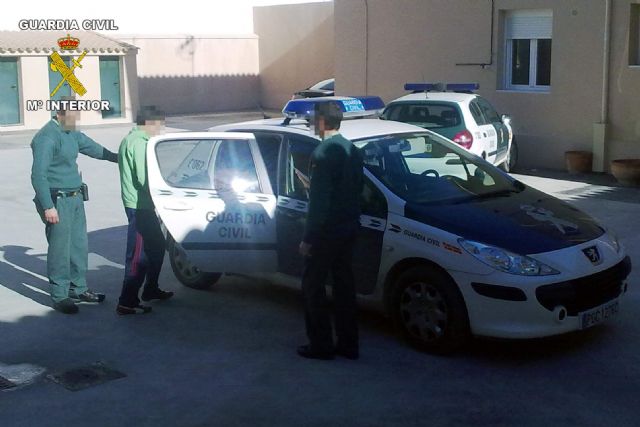 La Guardia Civil detiene en Cehegín a 2 personas dedicadas a cometer robos en casas de campo - 1, Foto 1