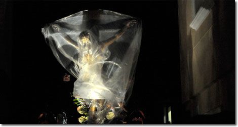 Resignación de los fieles ante la imagen del Cristo del Silencio - 1, Foto 1