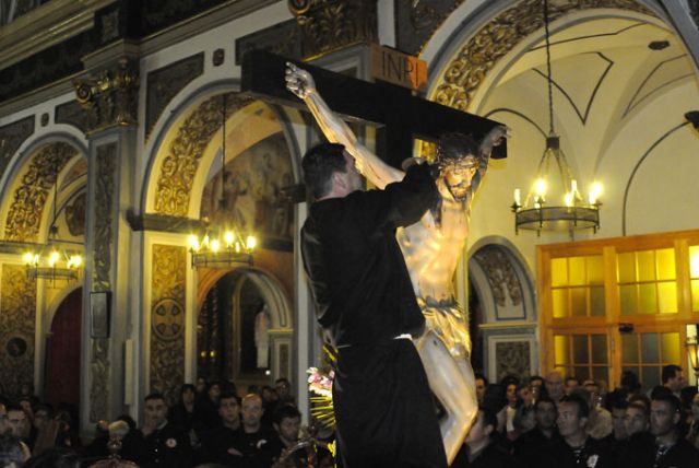 Resignación de los fieles ante la imagen del Cristo del Silencio - 3, Foto 3