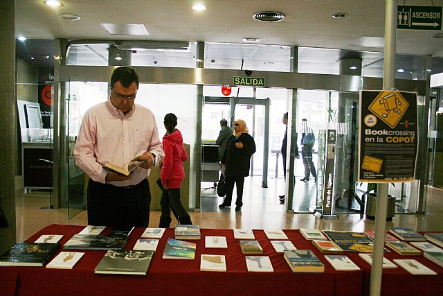La Consejería de Obras Públicas y Ordenación del Territorio se suma al 'bookcrossing' - 1, Foto 1