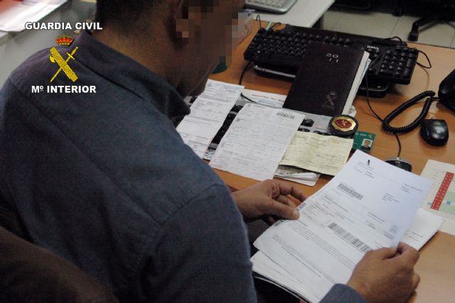 La Guardia Civil desarticula una Red Internacional de estafadores por el método de Phishing - 2, Foto 2