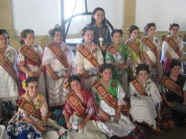 La Reina de la Huerta infantil y sus damas aprenden el oficio de aprendiz de  molinera - 1, Foto 1